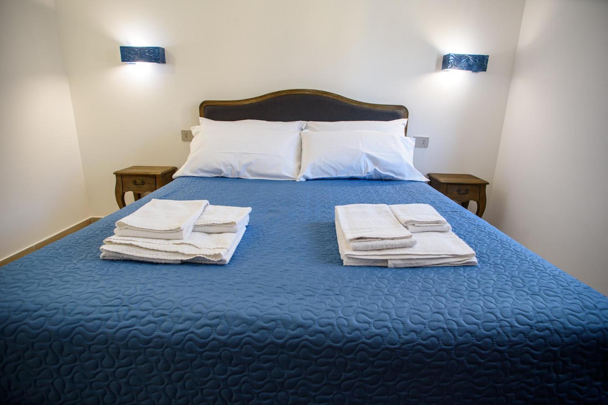 Central Station Apartments - Fanale Rentals Palermo Oda fotoğraf